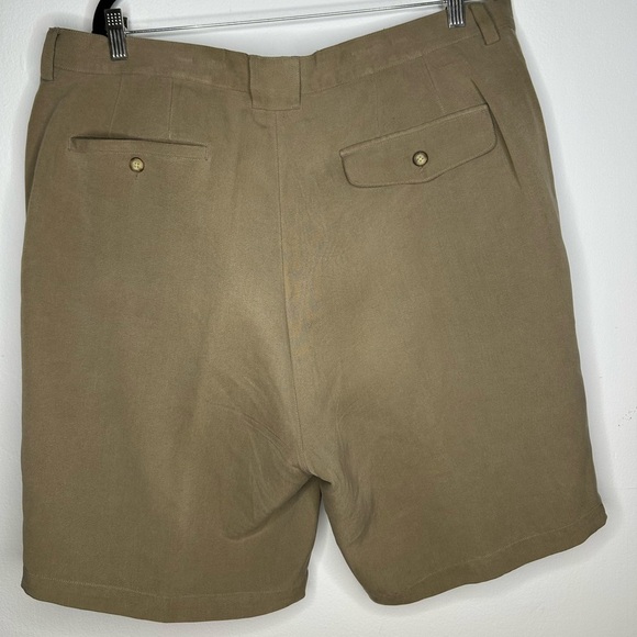 TOMMY BAHAMA Silk Shorts Mens Size 40 Beige Pleated Relaxed Fit - Picture 3 of 5